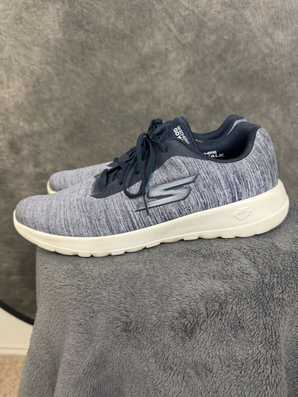 Skechers GOwalk Sneakers | Gray Knit Comfort Shoes | Men’s 11 / Women’s 13 - Picture 4 of 10
